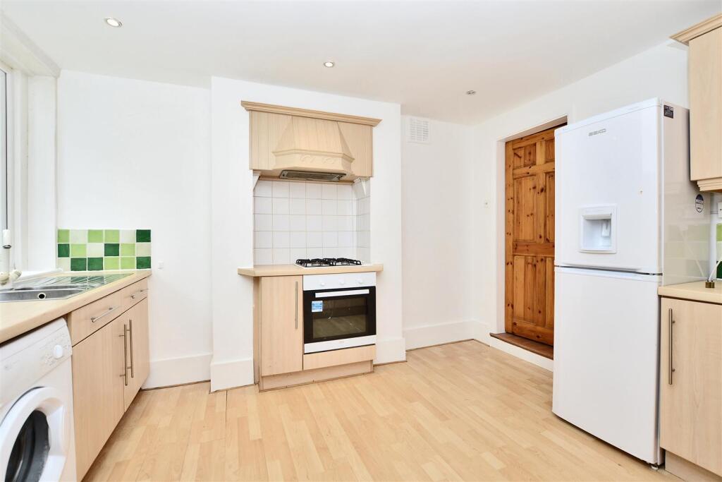 kitchen 2.jpg
