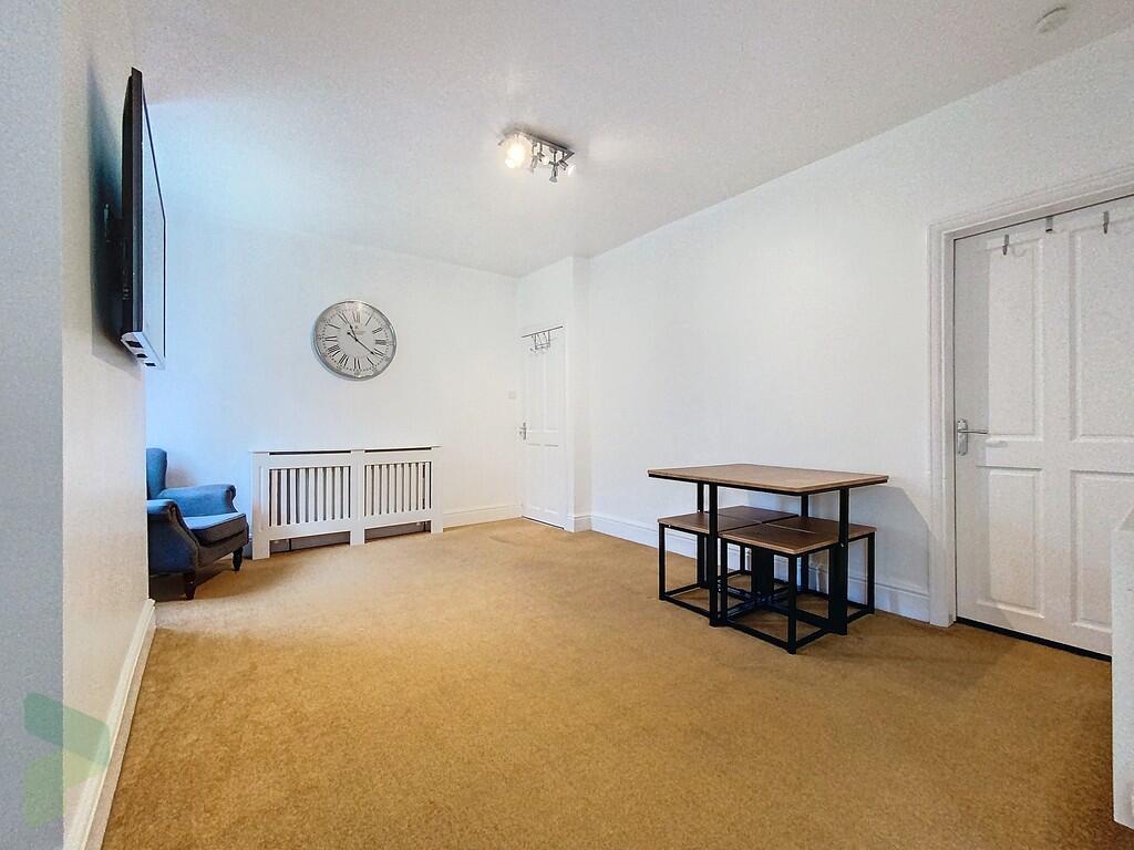 Living Room / Din...