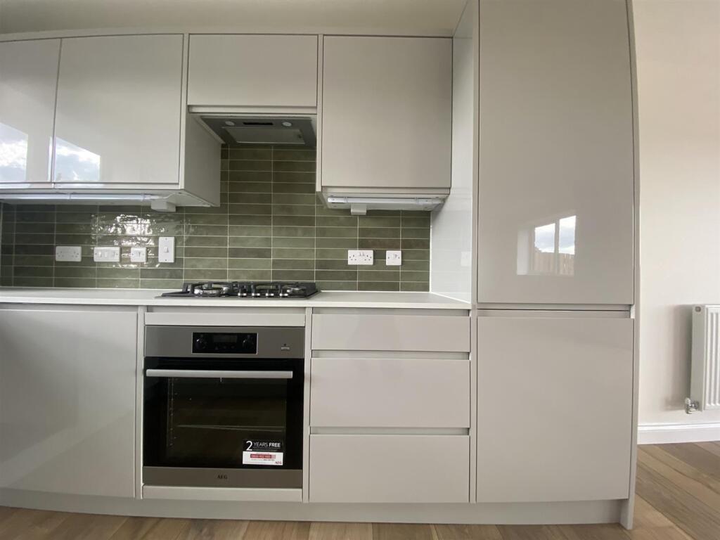 Kitchen (1/2)