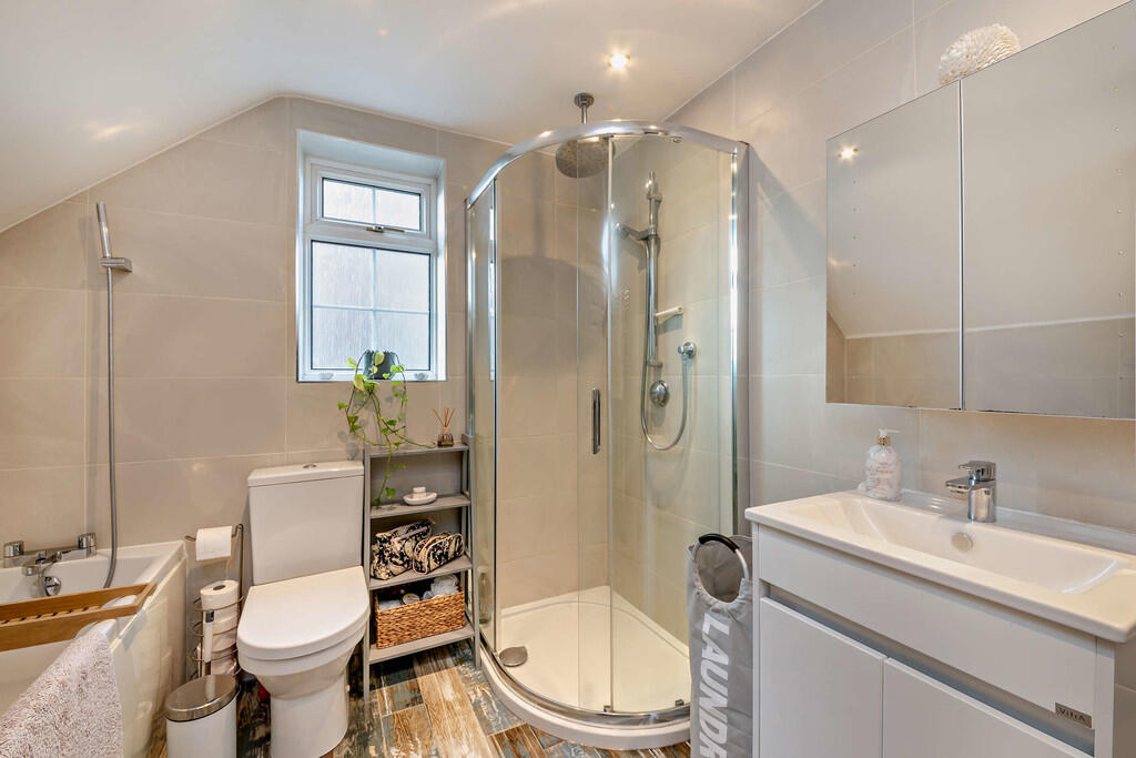 8668996-interior1...