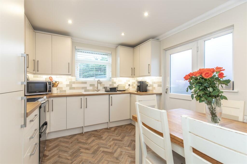 KITCHEN &amp; BREAKFAST ROOM