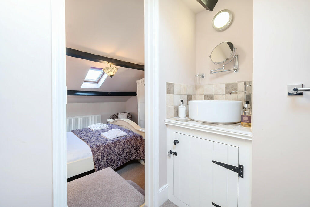 Bedroom 3 &amp; E...