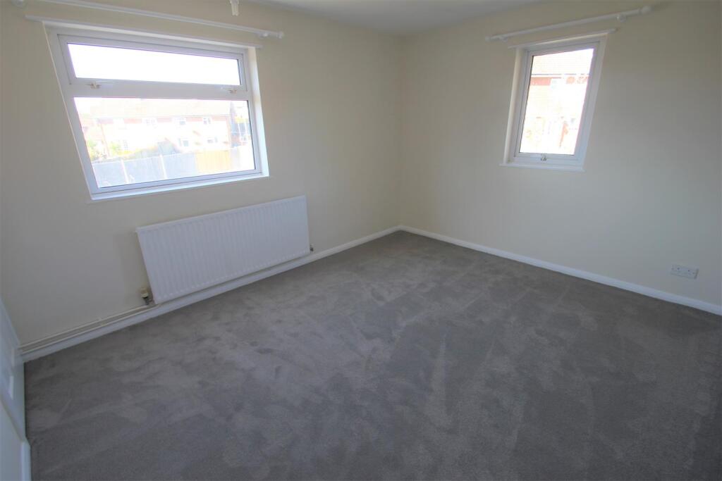 Master Bedroom (2).JPG