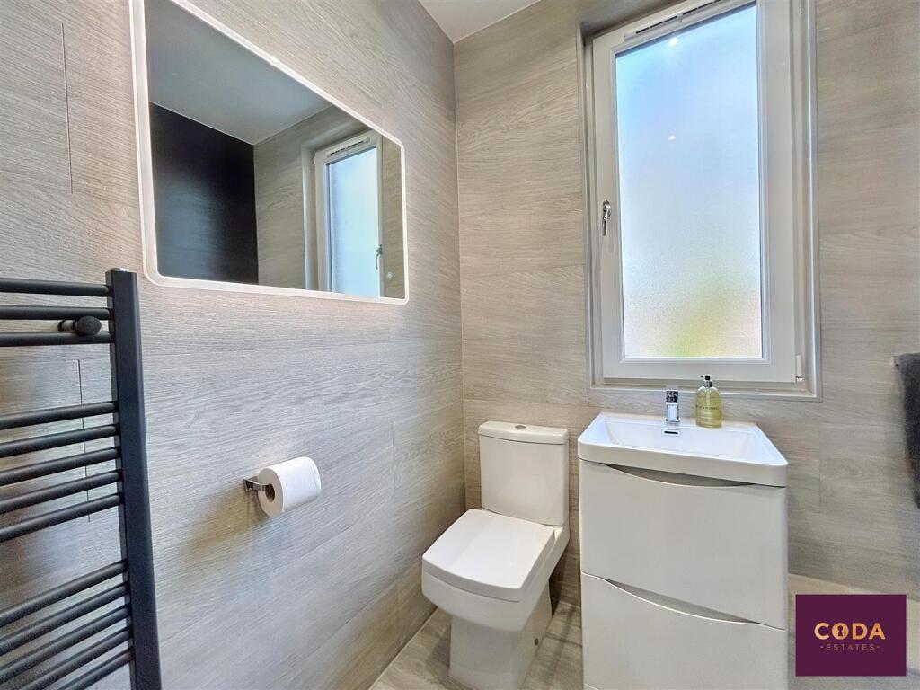 Bathroom 3.jpg