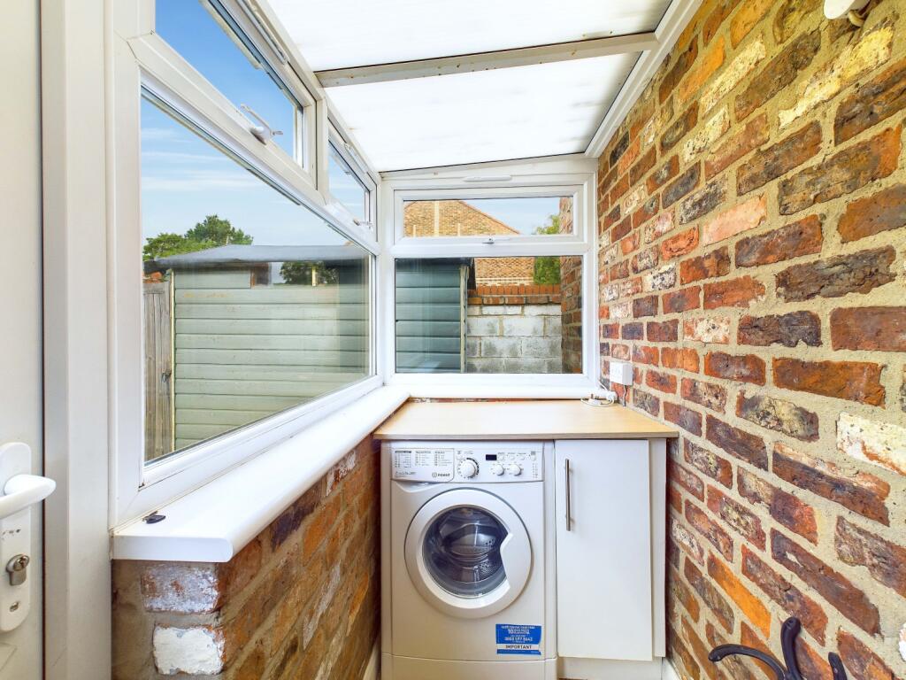 CAM03162G0-PR0137-STILL024