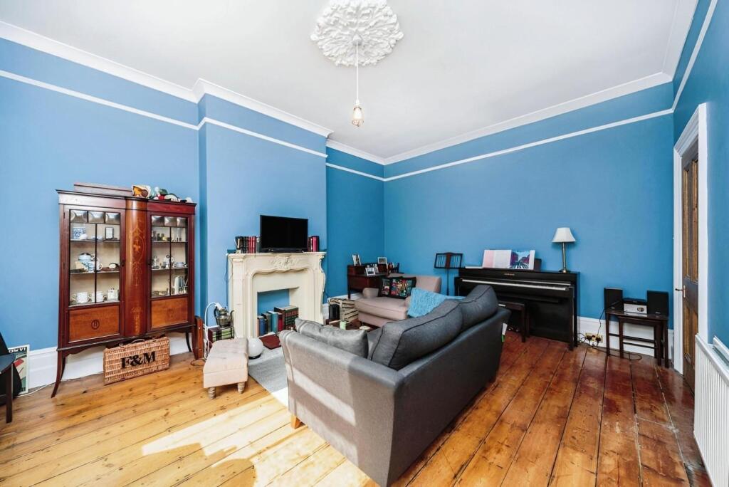 Living Room.jpg