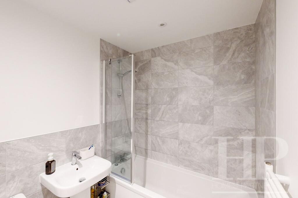 En-suite bathroom