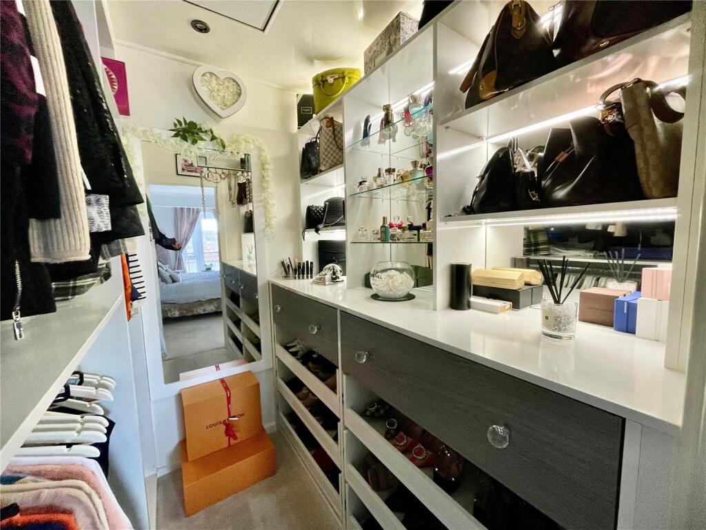 Walk-In Wardrobe