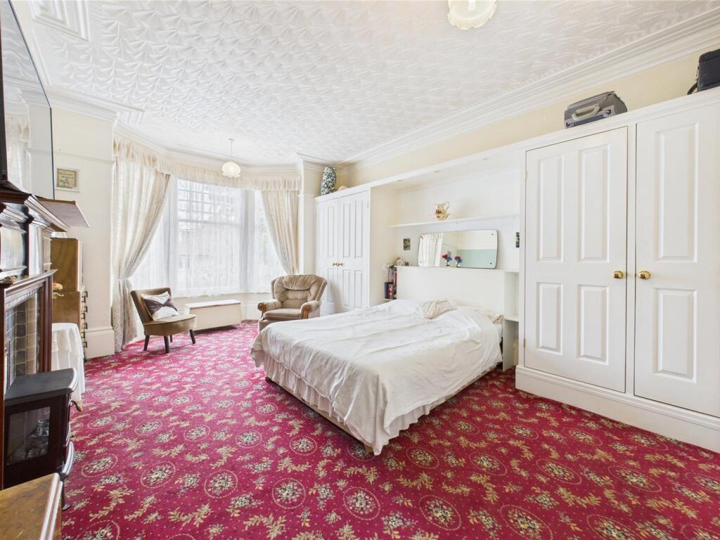 Bedroom: