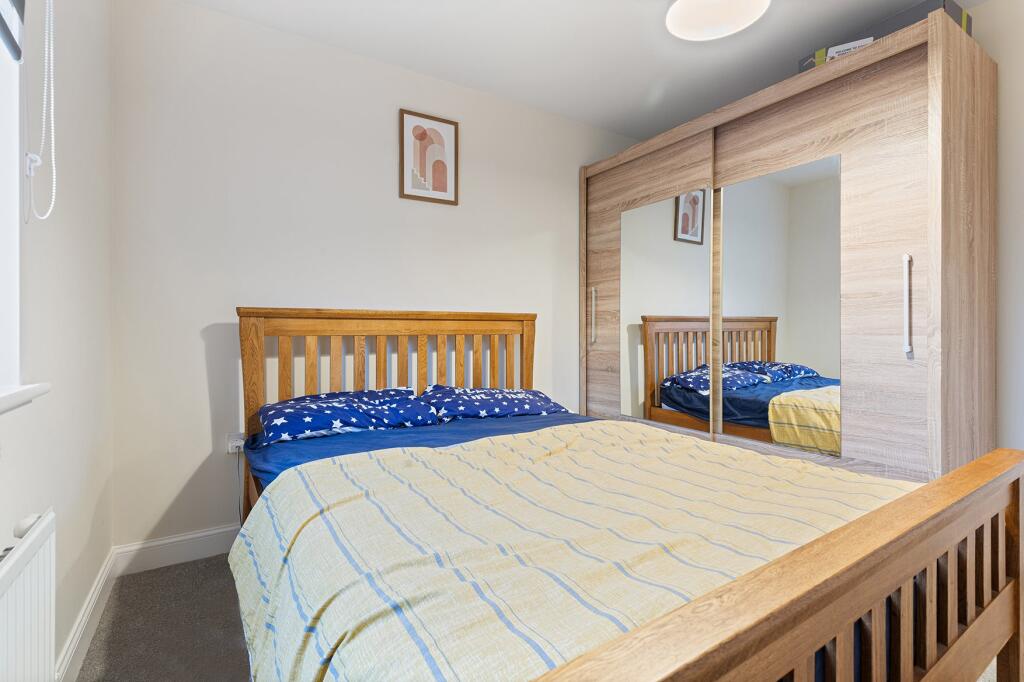 27 Riverside Lane, W