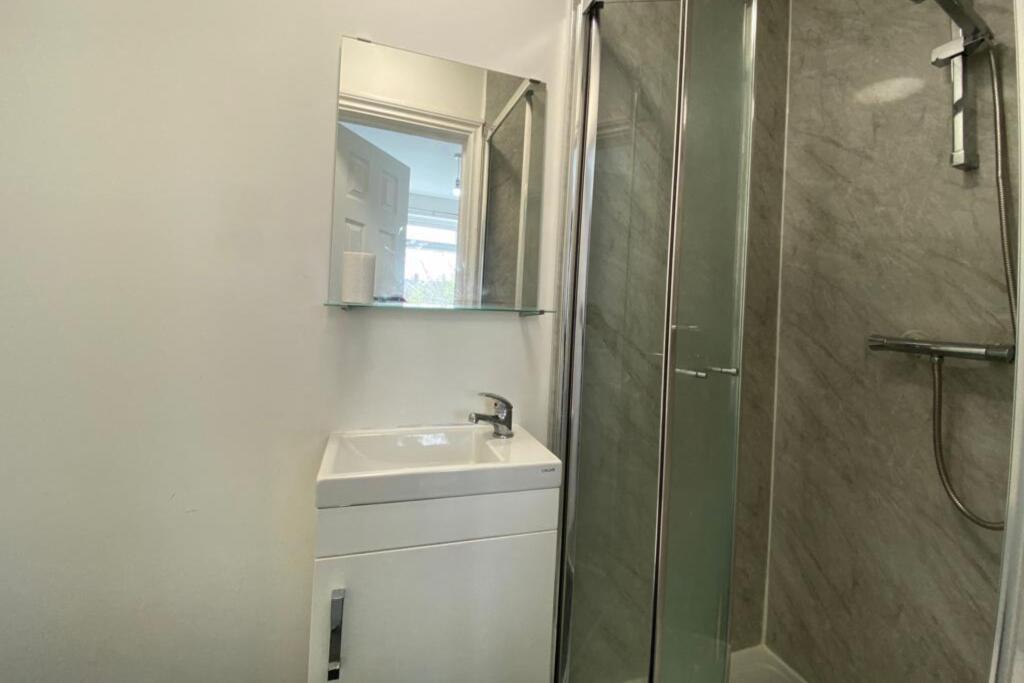 12 Sunningdale Avenue, Feltham, TW13 5JT