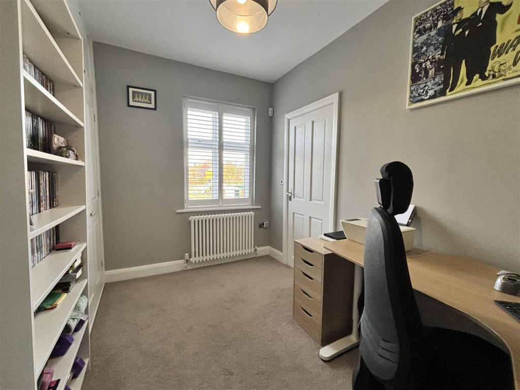 6 Avenue Road, Ashby