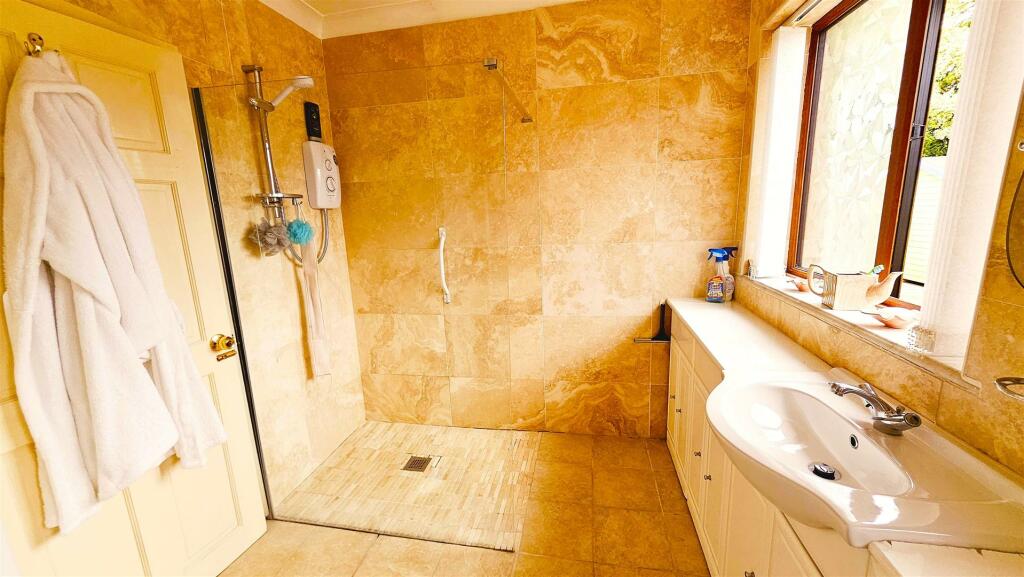Shower Room.jpg