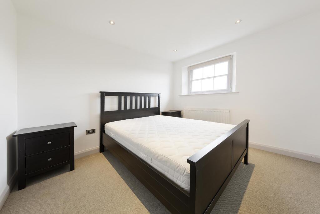 bedroom ()