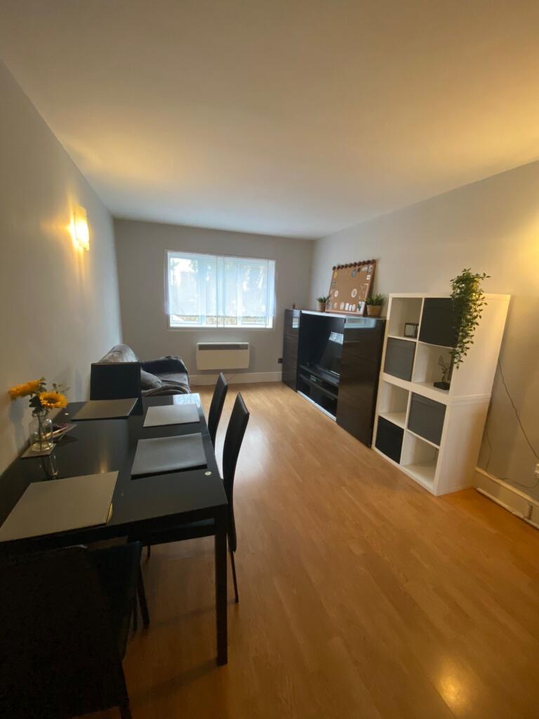 2 Lounge