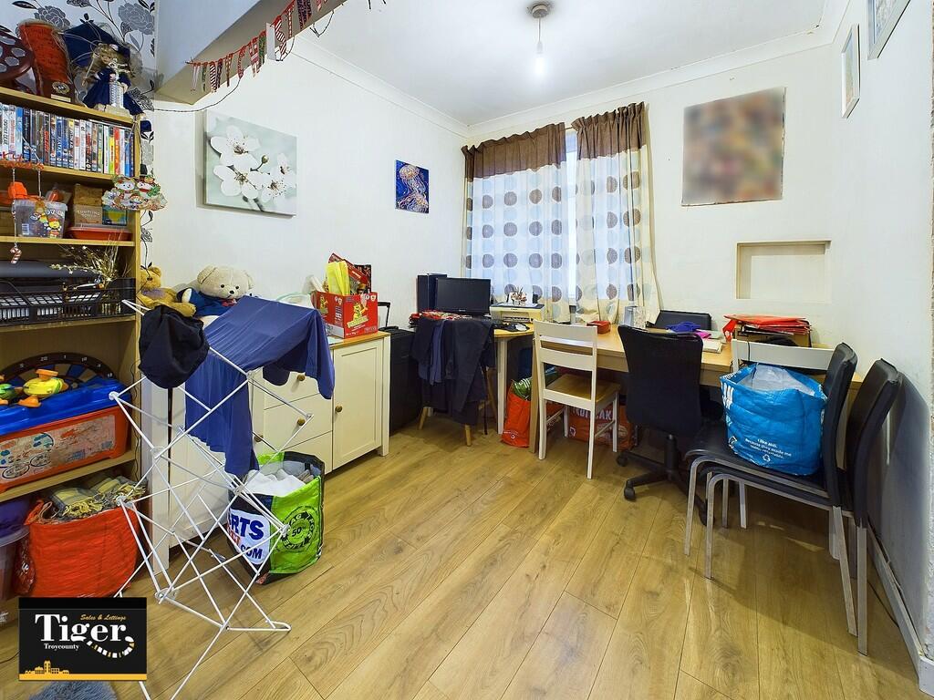 CAM02176G0-PR0438...