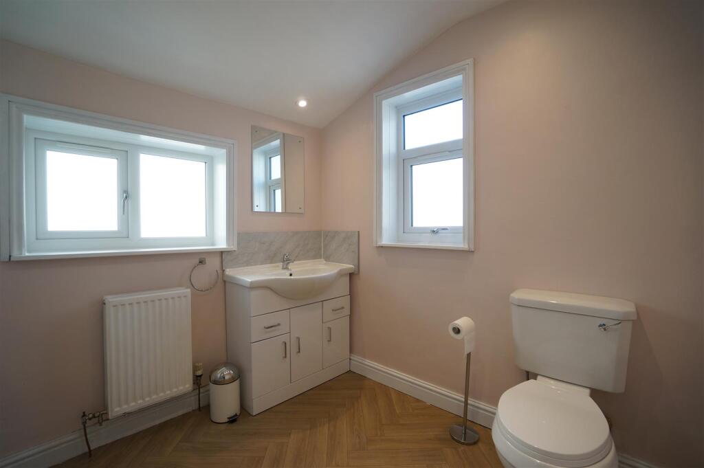 Bathroom 1.1.JPG