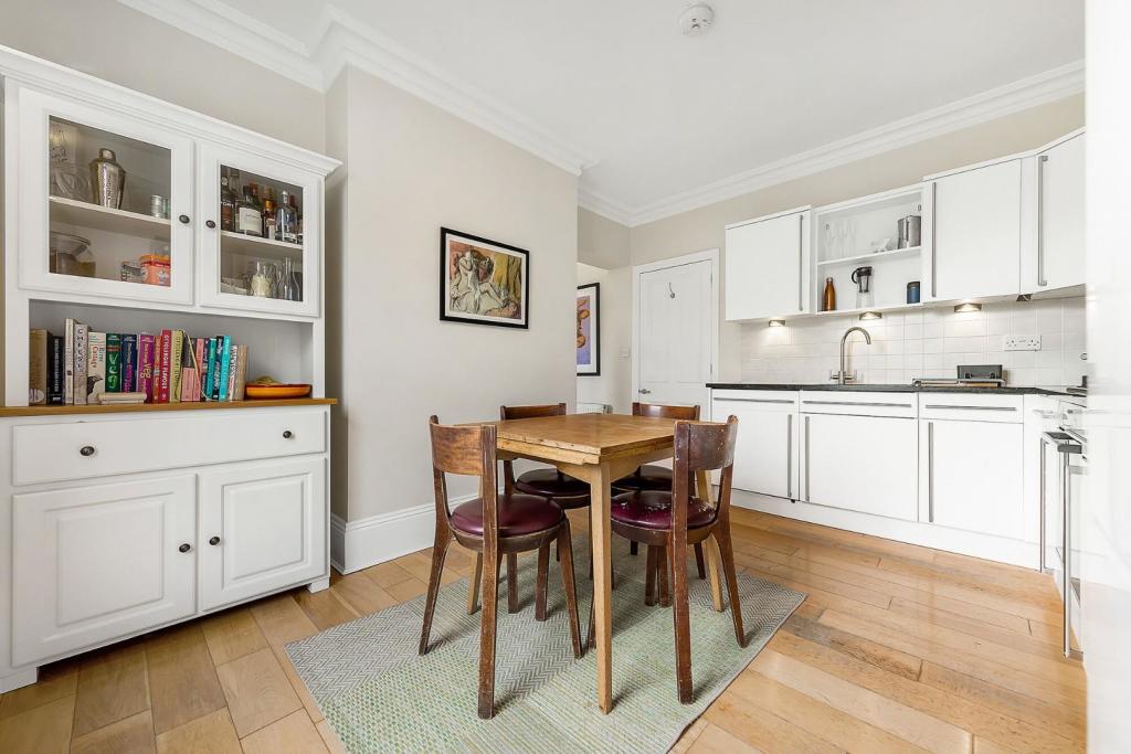 Kitchen (2).jpg