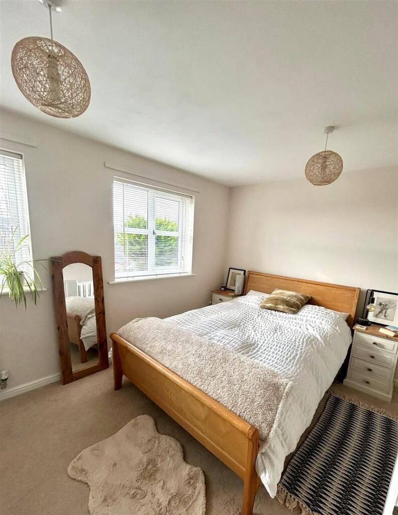 Bed1.jpg