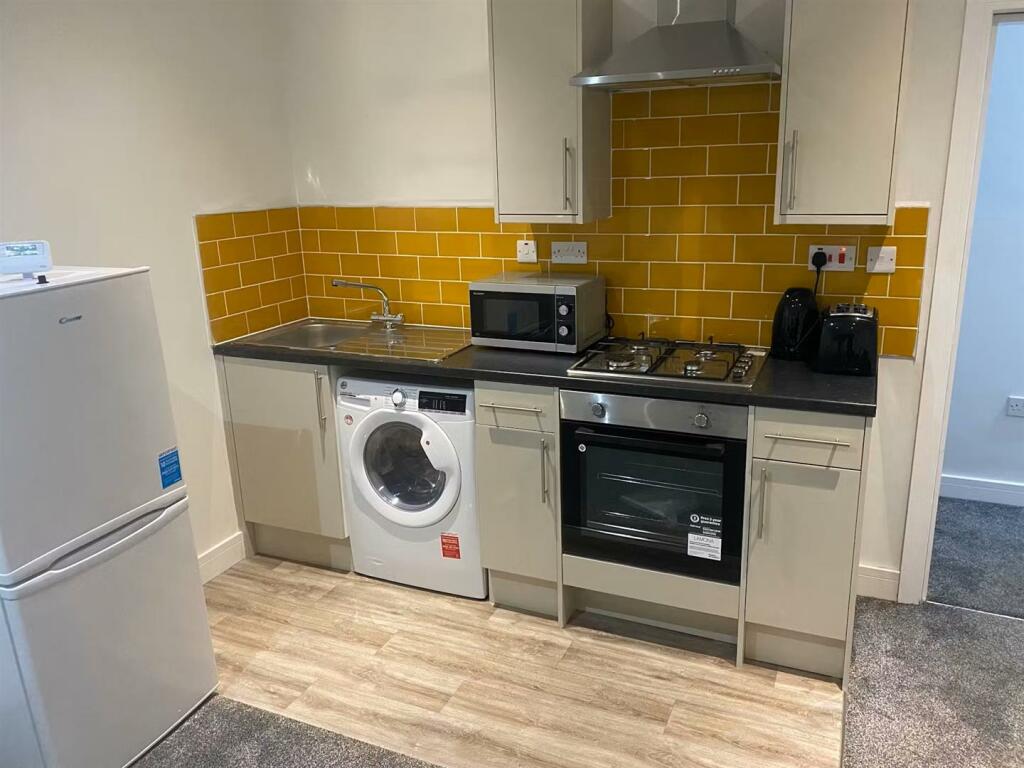 Kitchen 2.jpg