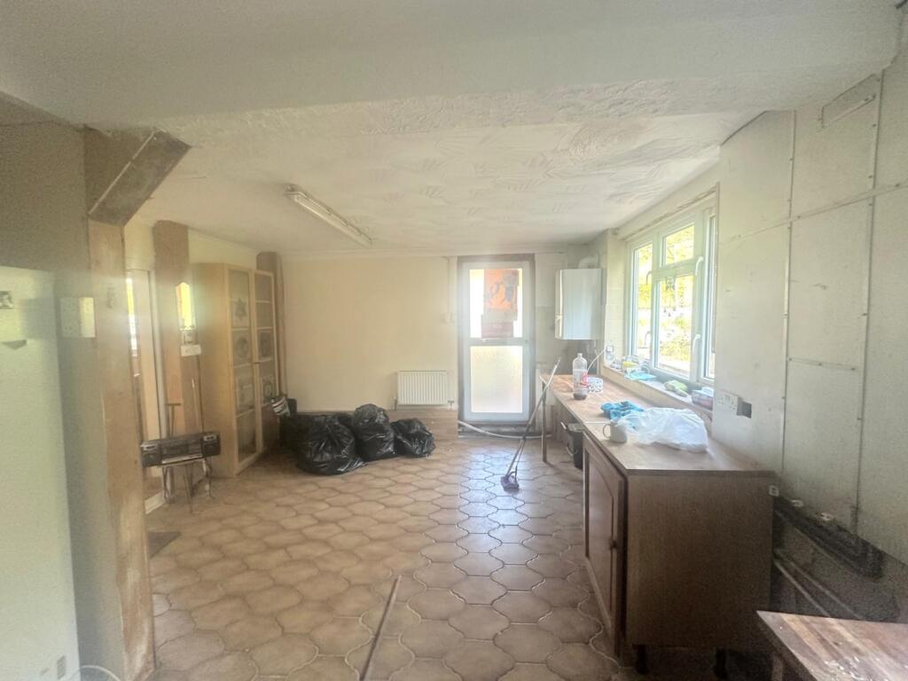 5C5A61B5-E707-4713-B387-1091A32A711F