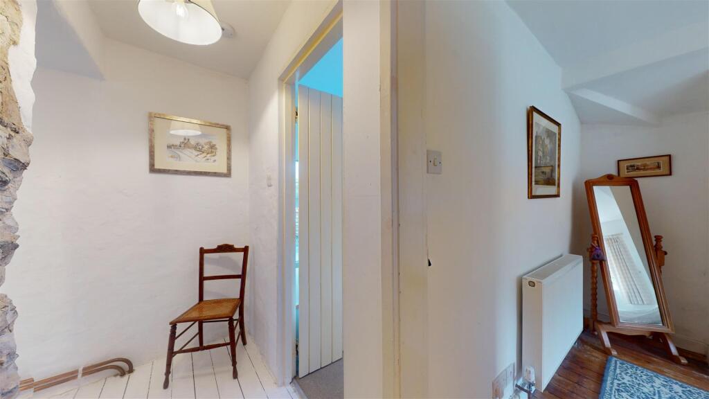FIRST FLOOR LANDING