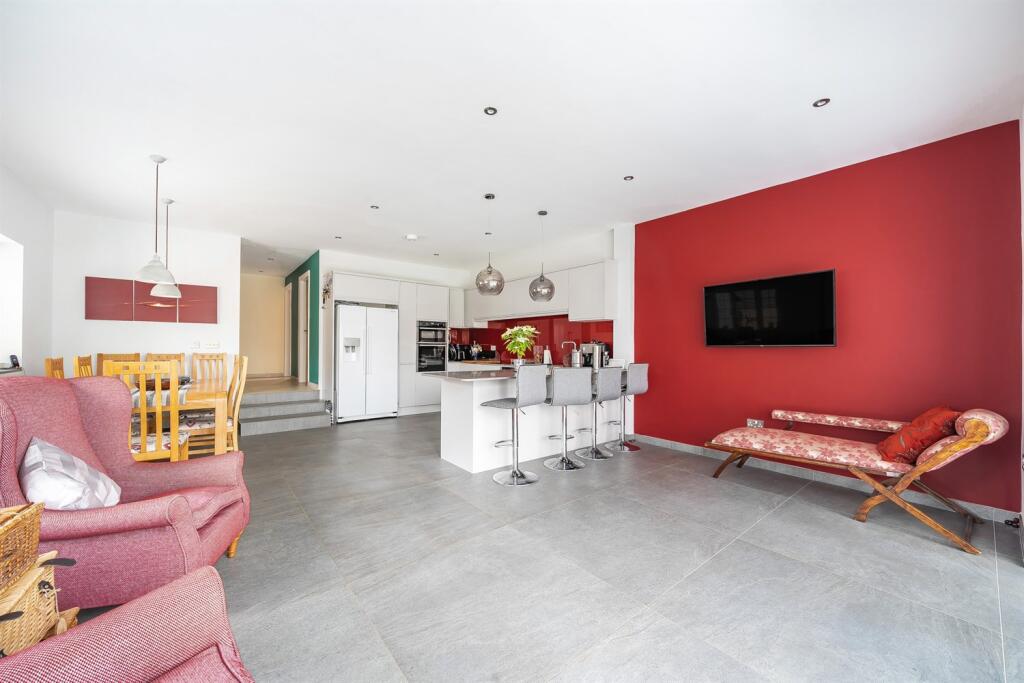 Kitchen/dining/day r