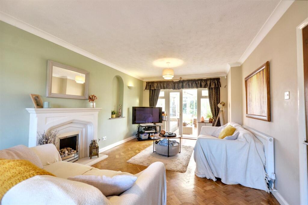 Lounge/Sitting Room
