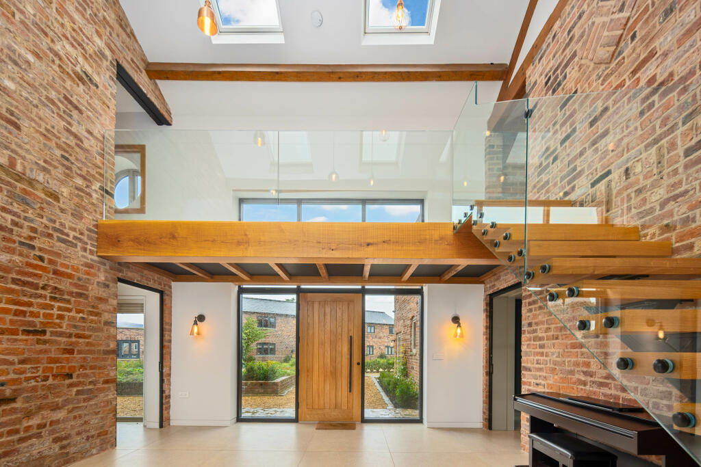 20231011-1107_Maison Haus - Blakeley Stables, Knut