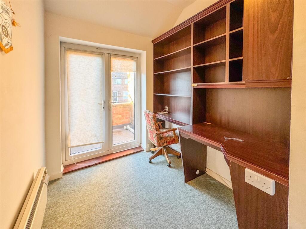 FOURTH BED / HOME OFFICE