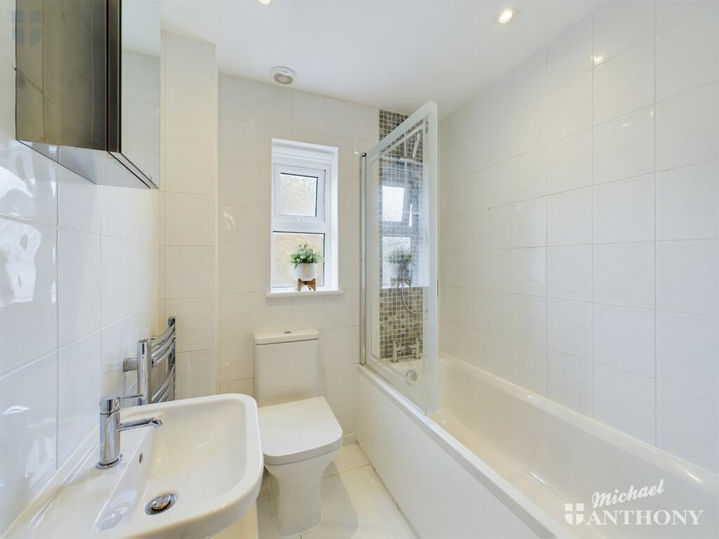 CAM02538G0-PR0267-STILL016