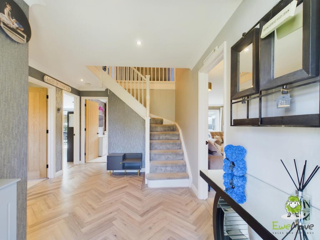 CAM03778G0-PR0171-STILL002