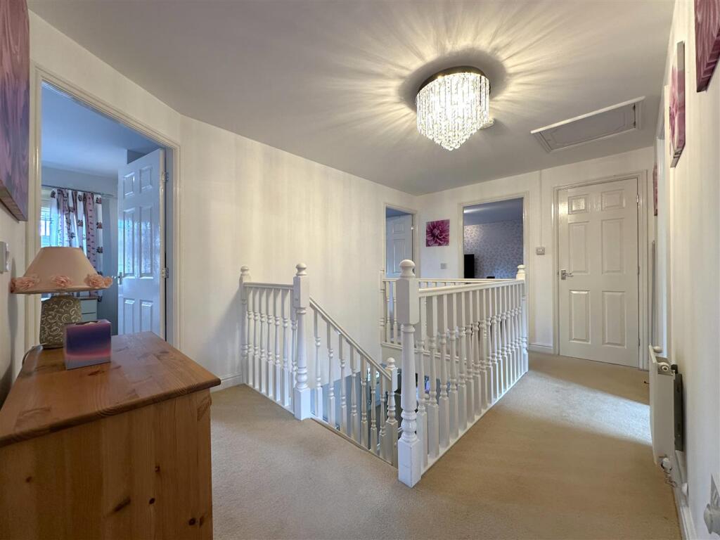 Galleried First Floor Landing 340