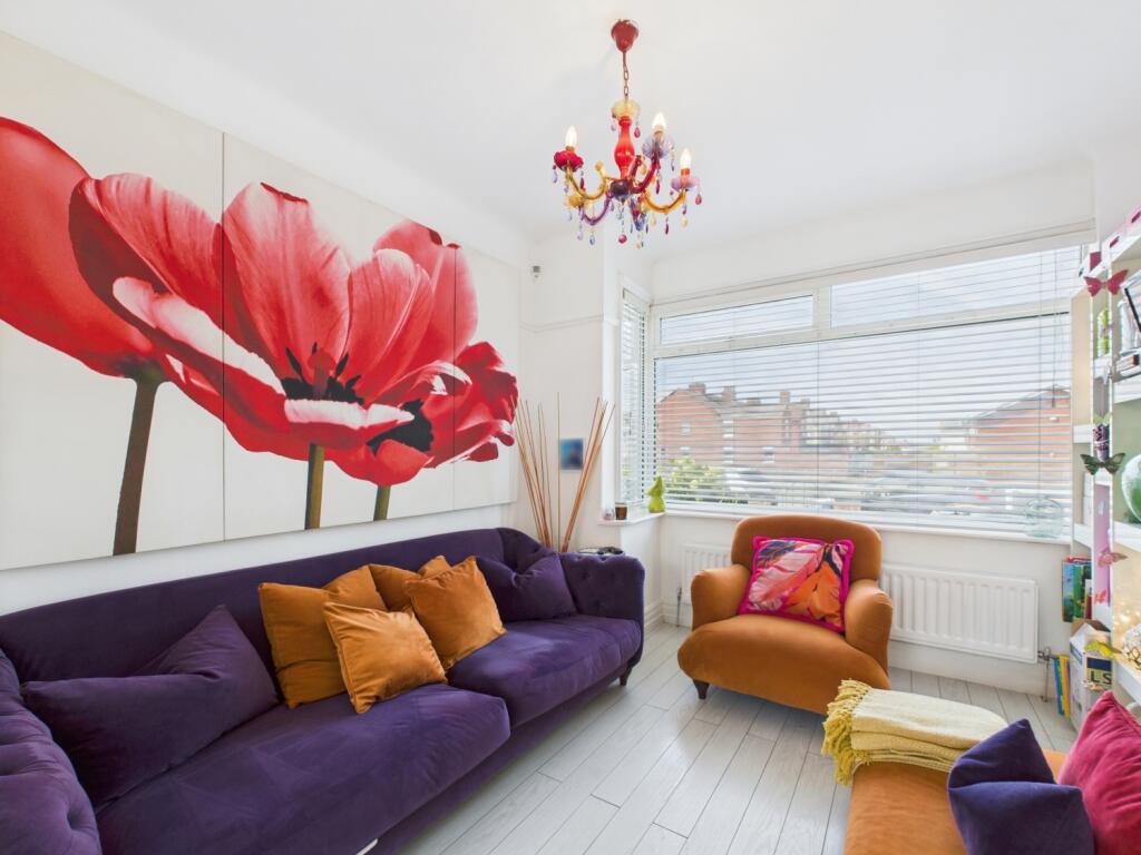 CAM02386G0-PR0135-STILL001