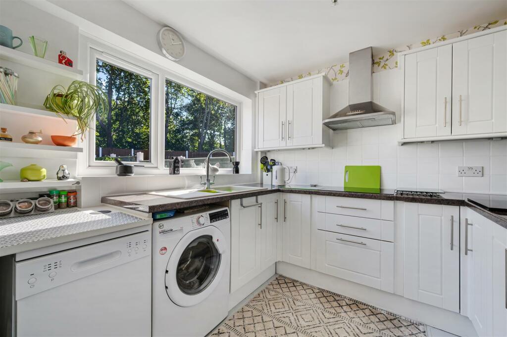 Kitchen (2).jpg