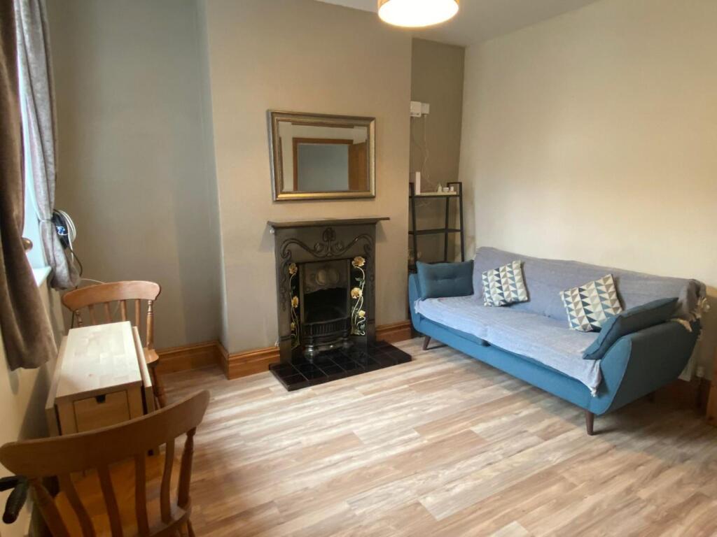 Lounge 1.jpg