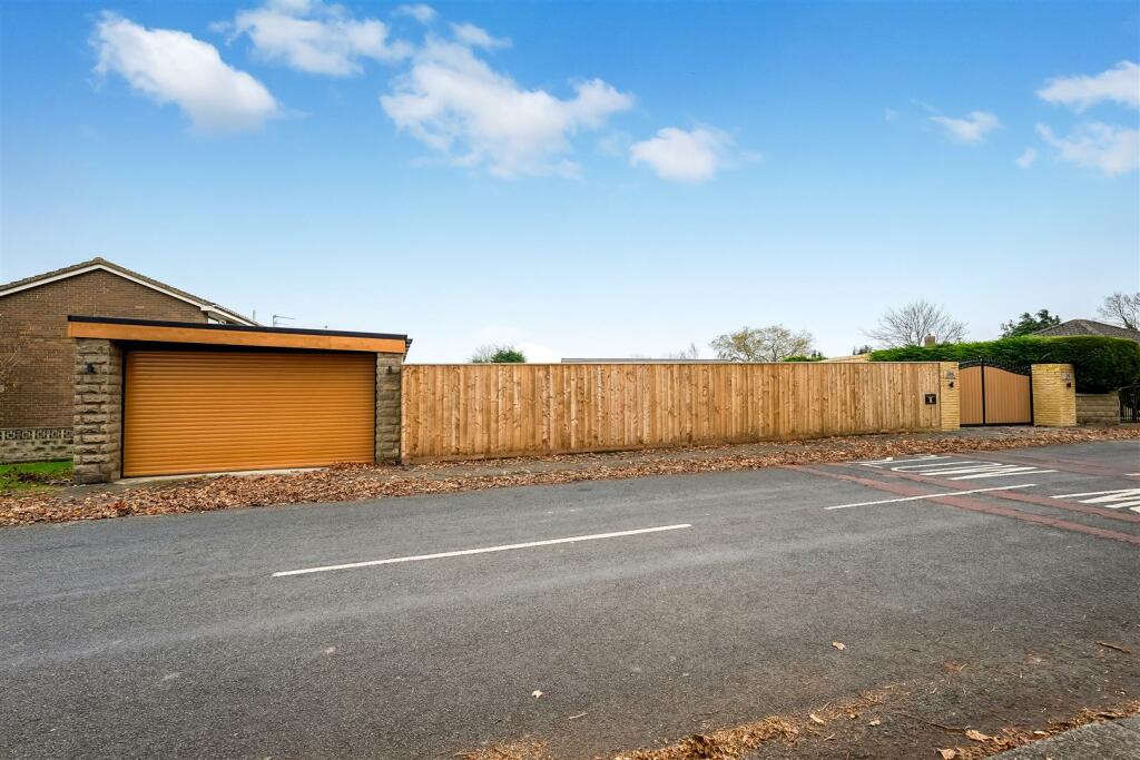 Detached Double Garage