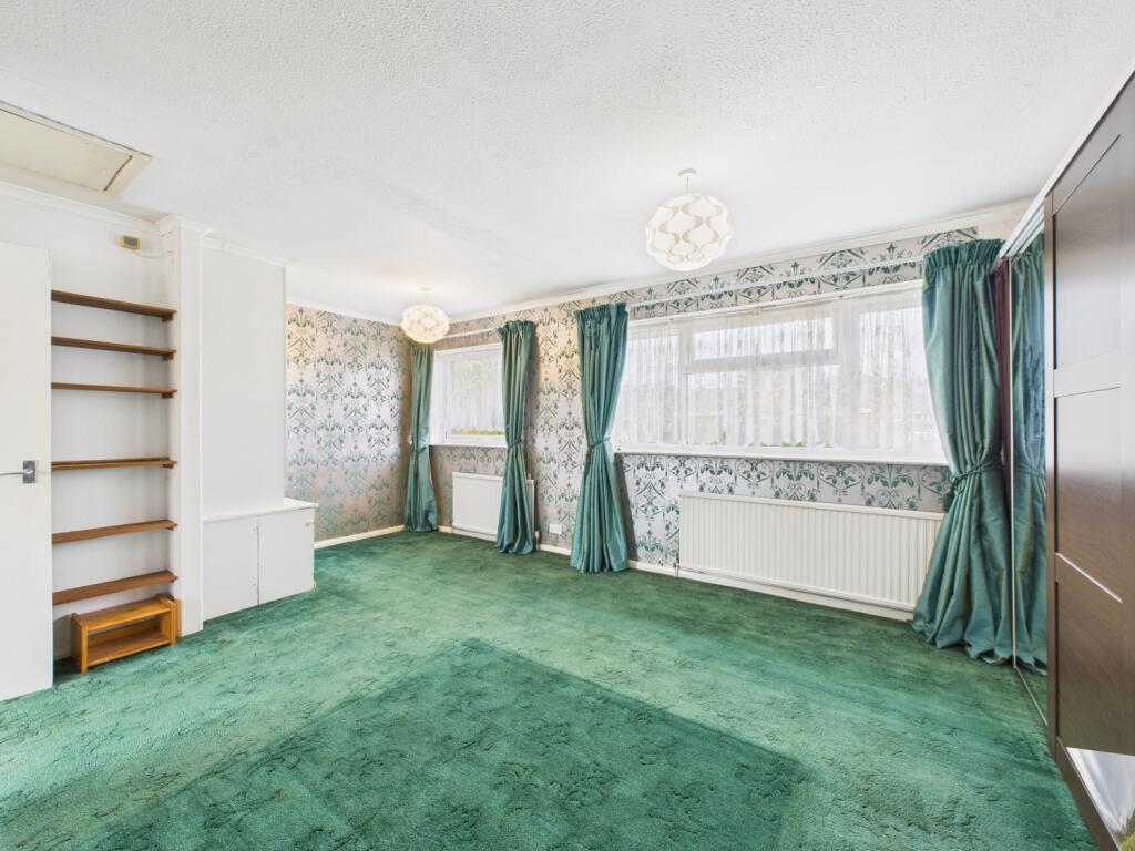 CAM02023G0-PR0175-STILL037