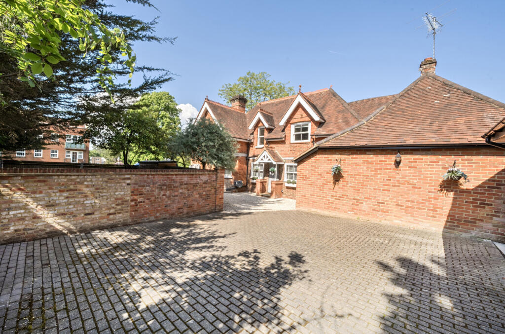 39-68223c4d72342-...