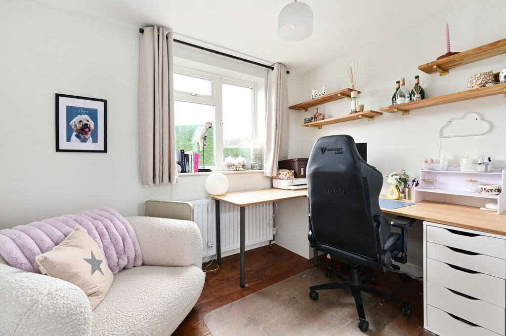 19 Globe Farm Lan...