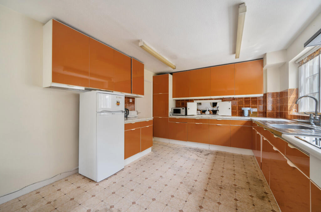 1312612-11-685e98...