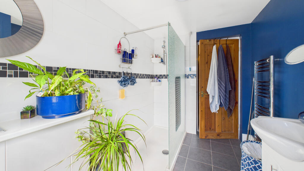 CAM04968G0-PR0072-STILL018