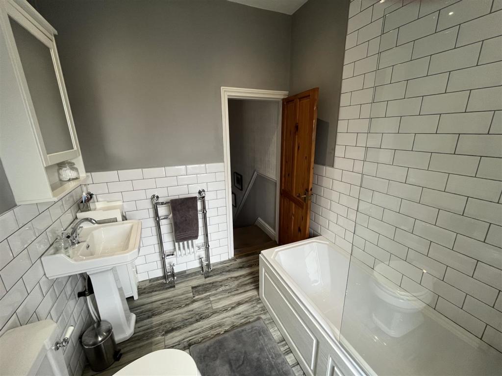 Bathroom Aspect 3.jpg