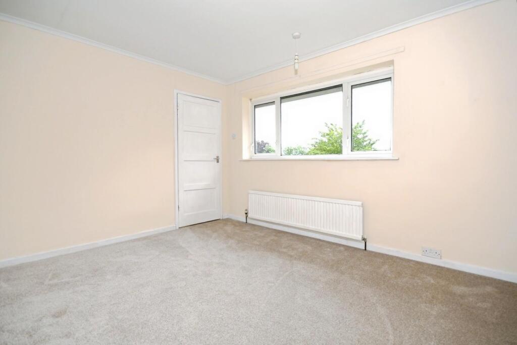 BEDROOM 1 02.jpg