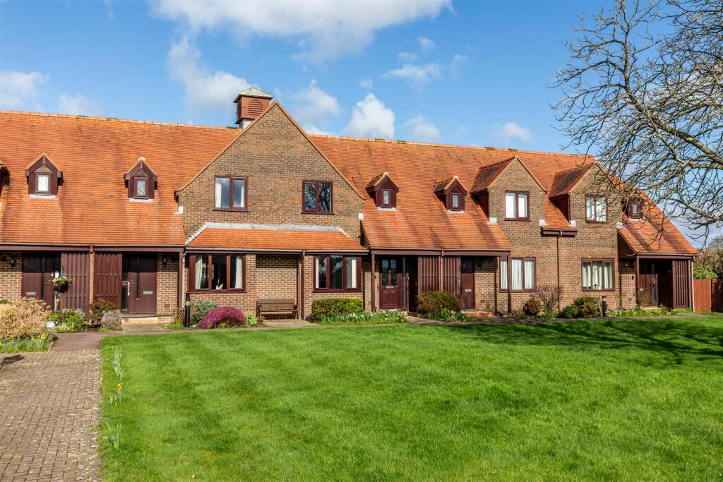 Courville Close, Alveston Front.jpg