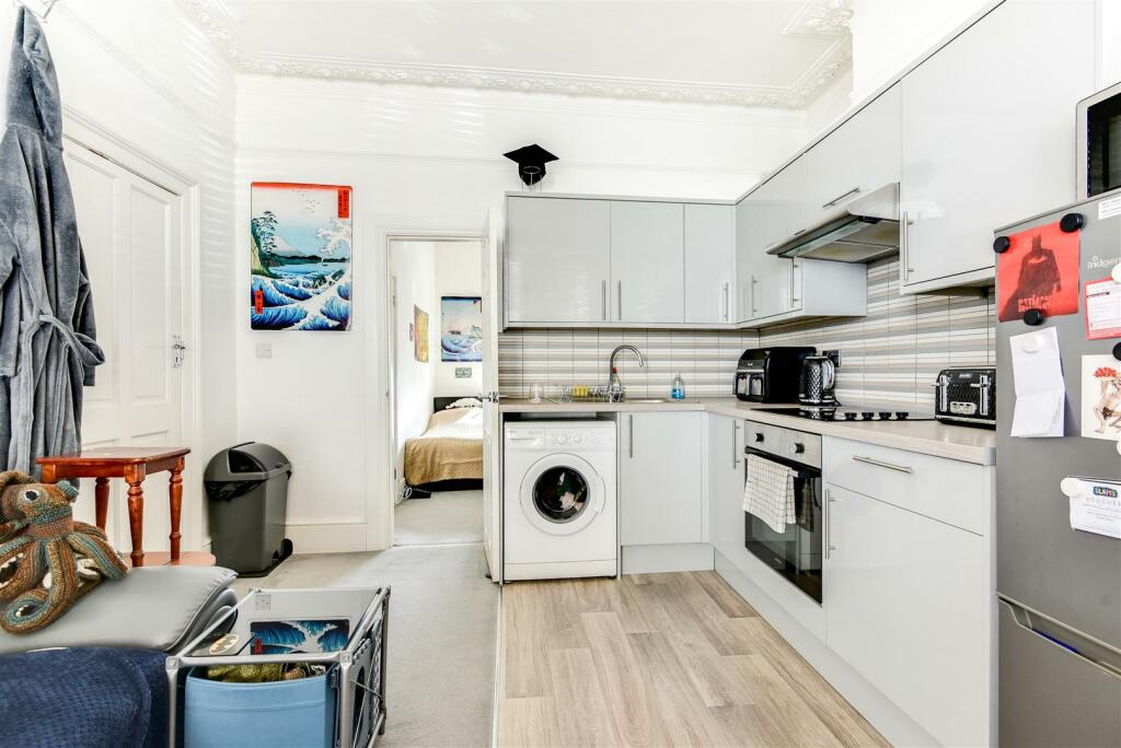 Flat 2-3.jpg