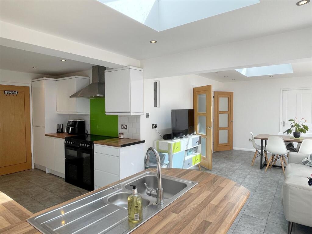 Kitch - Breakfast Room 1.JPG