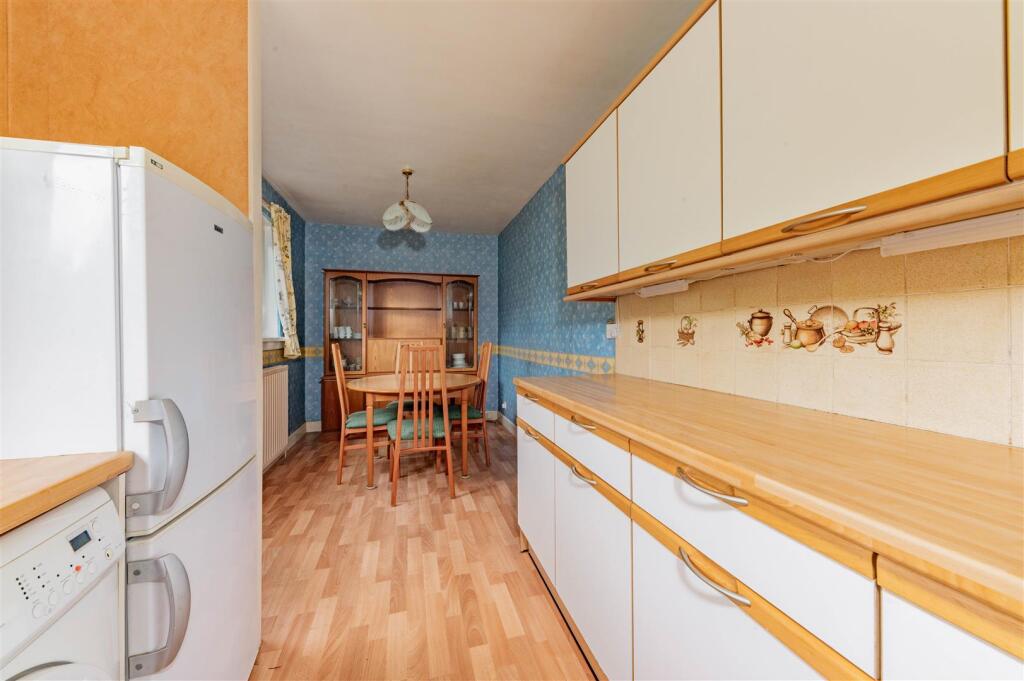 35 Falkland Crescent BF-3.JPG