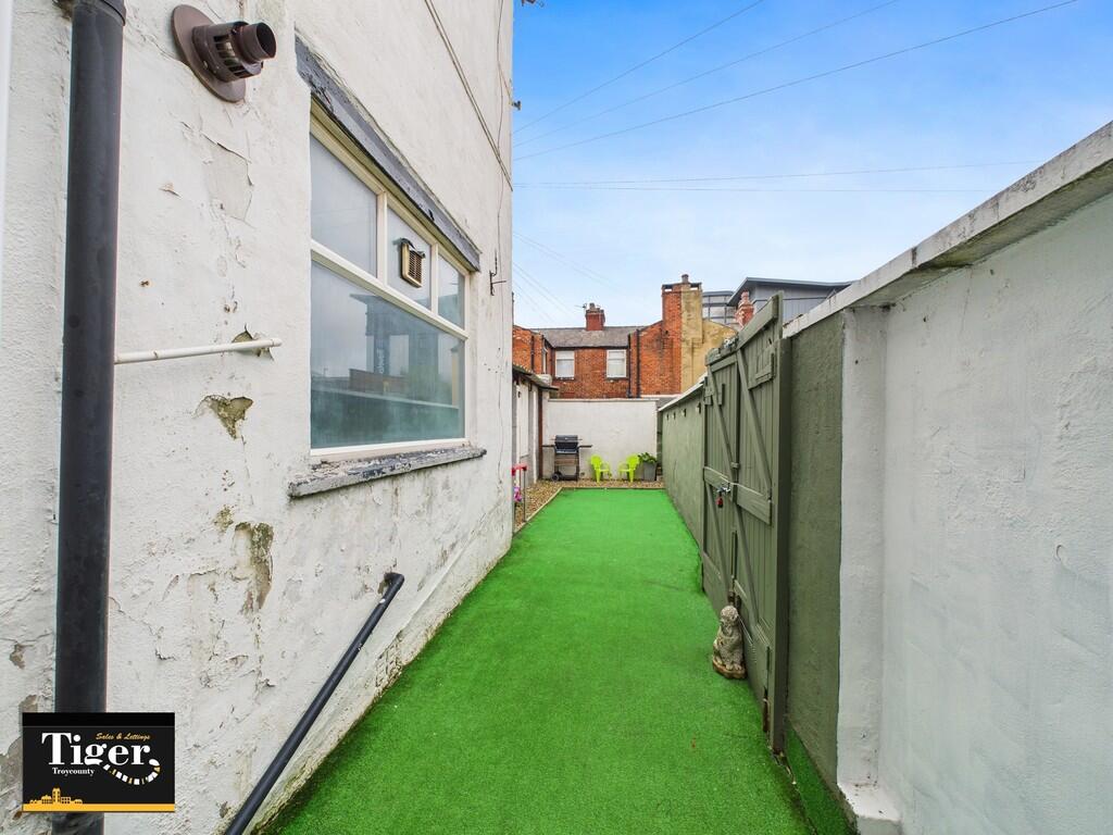 CAM02176G0-PR0725...