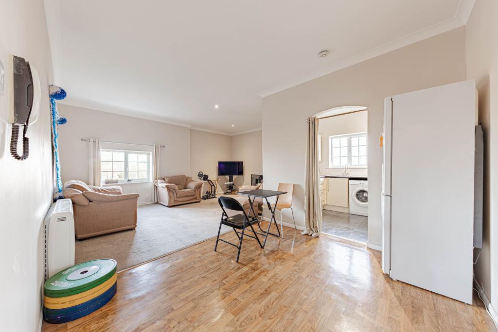 Living Room/Dining Room (3)